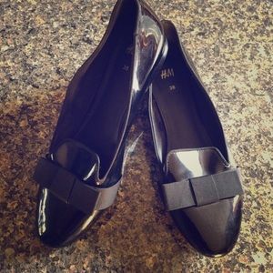 H&M- Beautiful Tuxedo Flats. Size 8